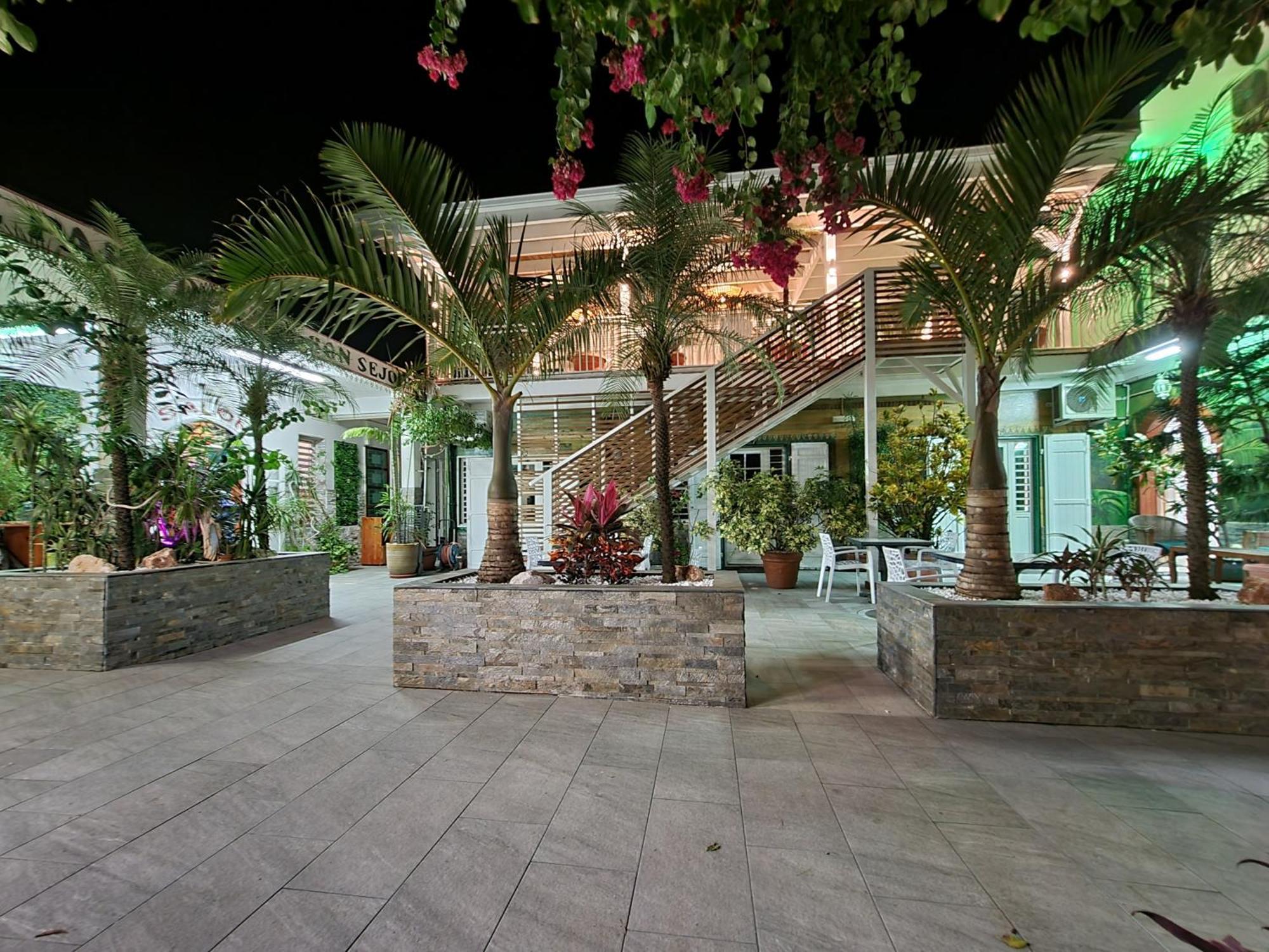 Hotel Chez Papa Daya Saint Pierre Exterior photo