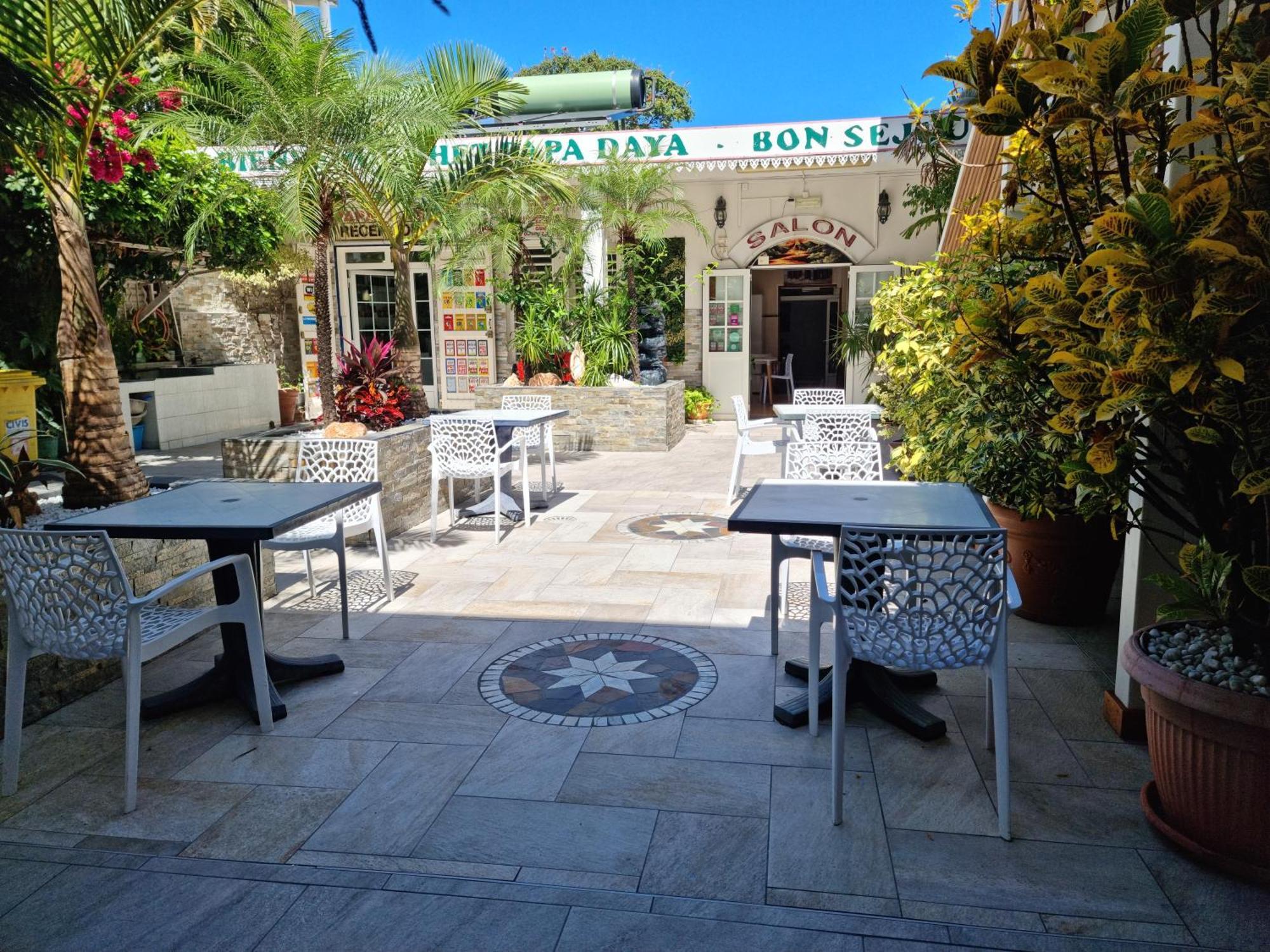 Hotel Chez Papa Daya Saint Pierre Exterior photo