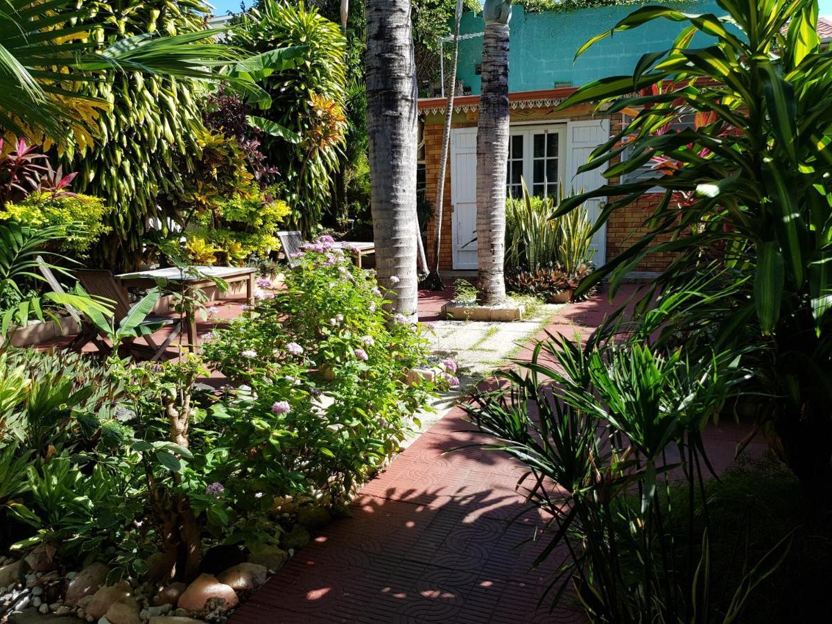 Hotel Chez Papa Daya Saint Pierre Exterior photo