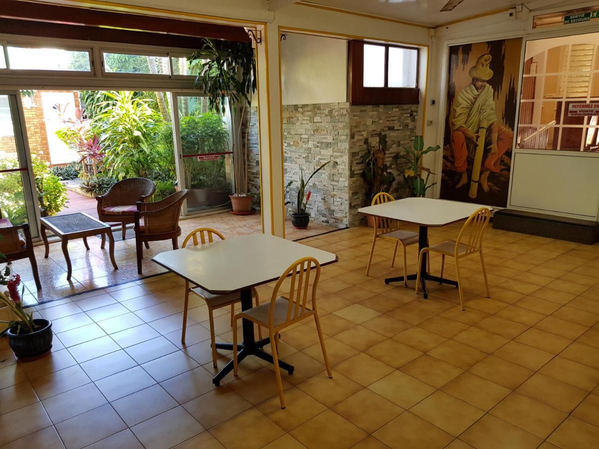 Hotel Chez Papa Daya Saint Pierre Exterior photo